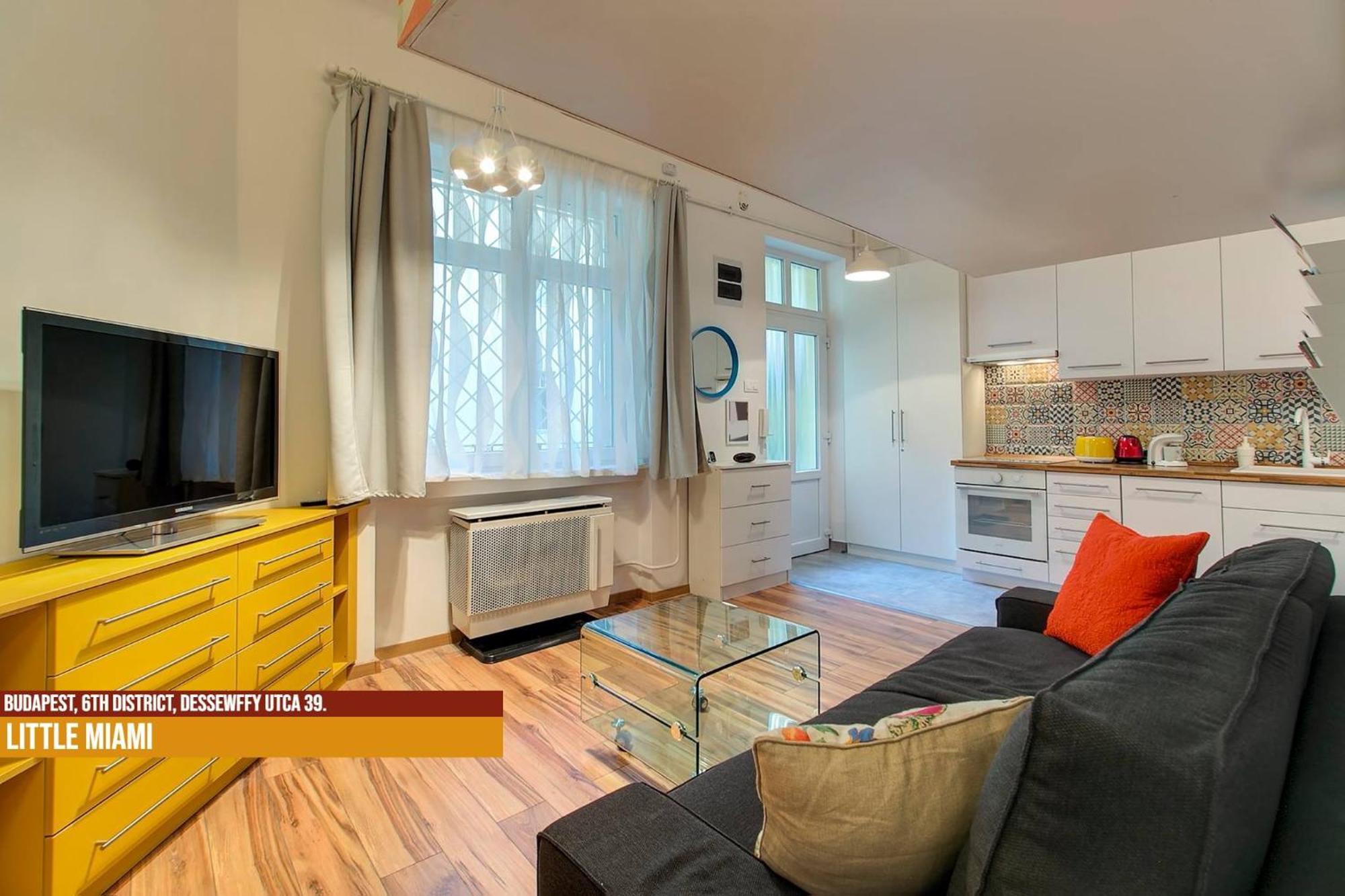 Little Americas Opera Apartments Budapest Bagian luar foto