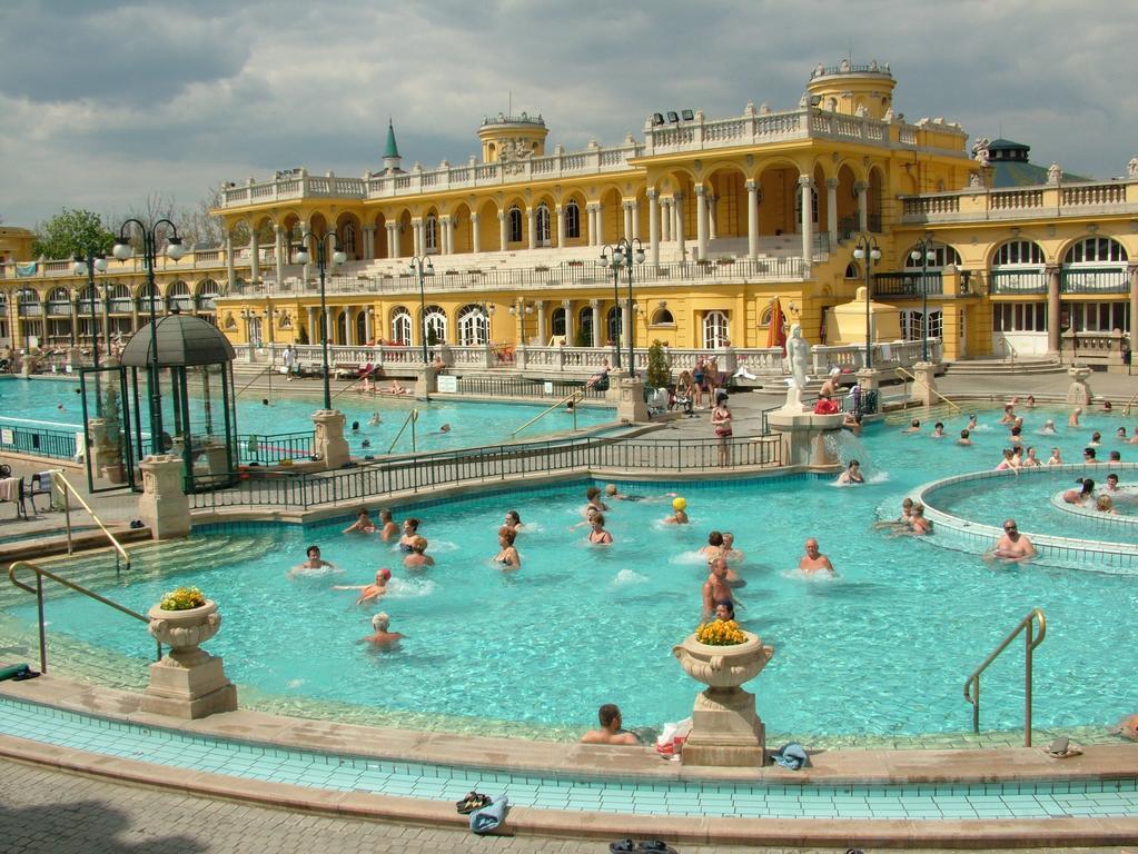 Little Americas Opera Apartments Budapest Bagian luar foto